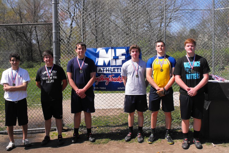 Kelly breaks New England 5K hammer record